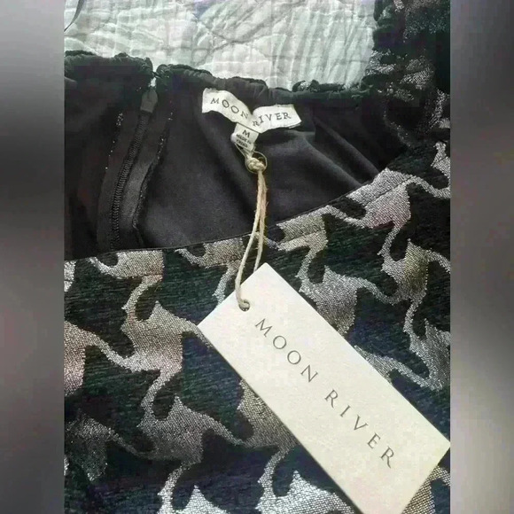 Moon River Metallic Black/ Silver Dress Size Medium. Great for parties new - Picture 9 of 9